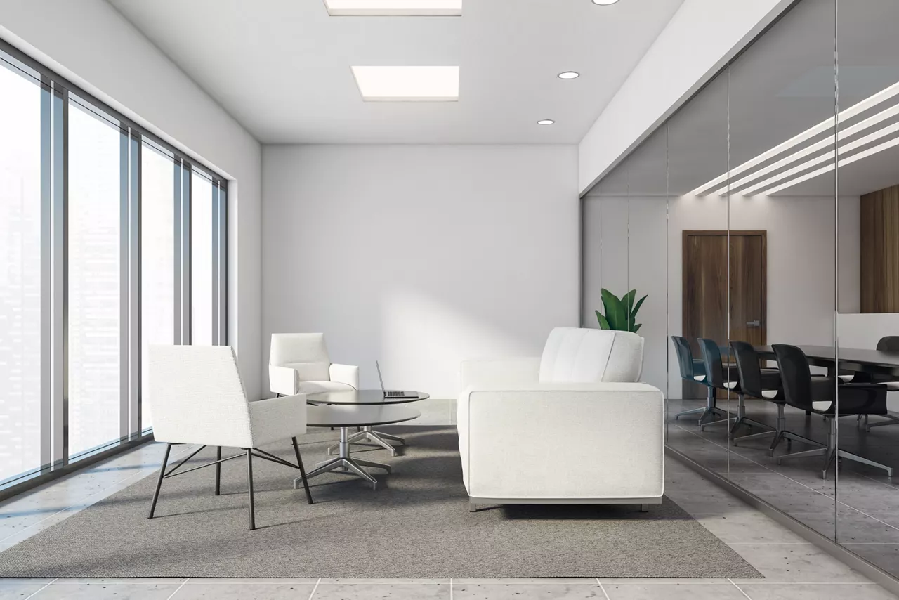 现代化办公室配有乳霜椅