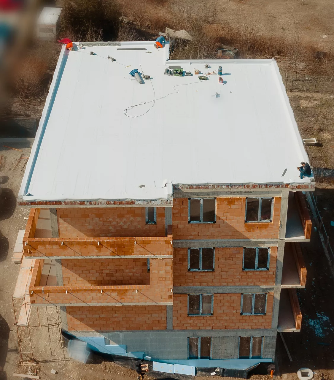 Flat roof with hot air welded PVC