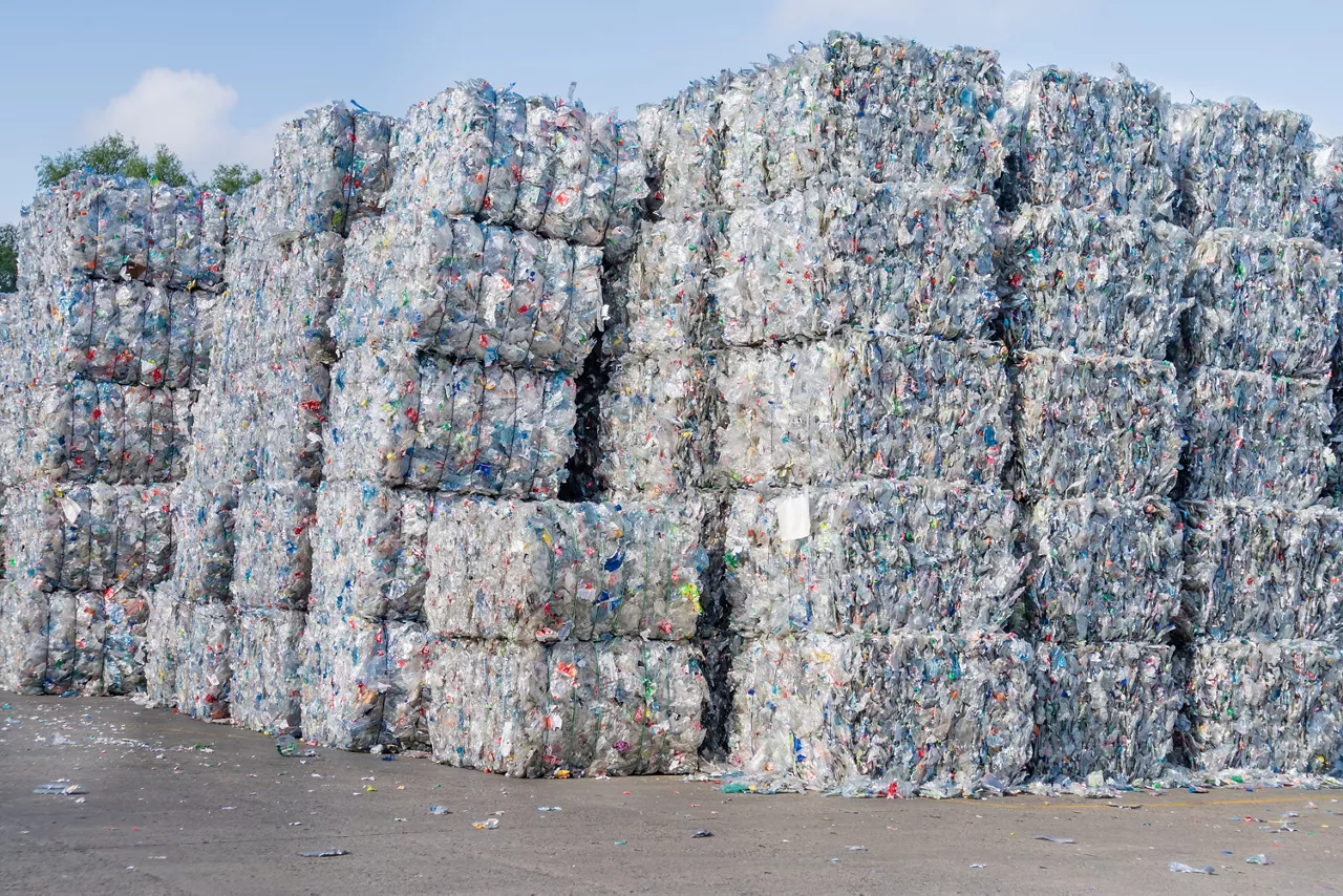 Plastics recycling centers and its raw material as collection, preparation and transformation