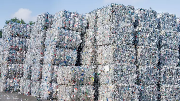 Plastics recycling centers and its raw material as collection, preparation and transformation